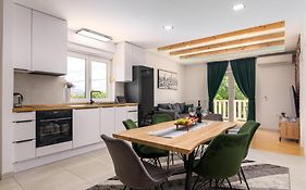 Divine Apartment Drnis - 
